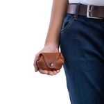 STILORD 'Bob' Portamonete Uomo Piccolo in Pelle Formato Compatto Sicuro Astuccio Porta Oggetti Porta Spicci Chiavi in Cuoio, Colore:cognac marrone scuro